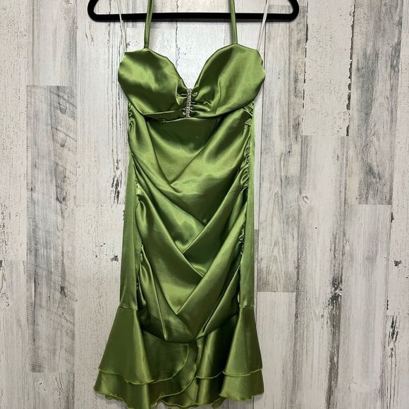 Green dress - Picture 2 of 5